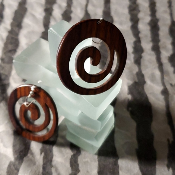Wood Swirl Earrings - Picture 2 of 4
